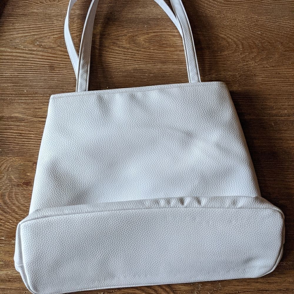 Minicci Best Mom Ever White Vegan Leather Purse - Picture 3 of 13